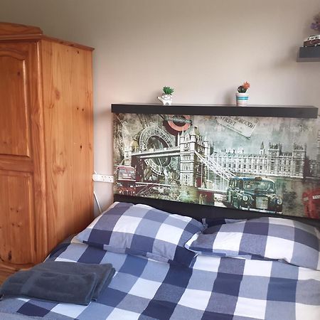 Home From Home Single Or Double Room Netflix Or Virgin Tv Wifi & Free Parking Poole Exterior foto