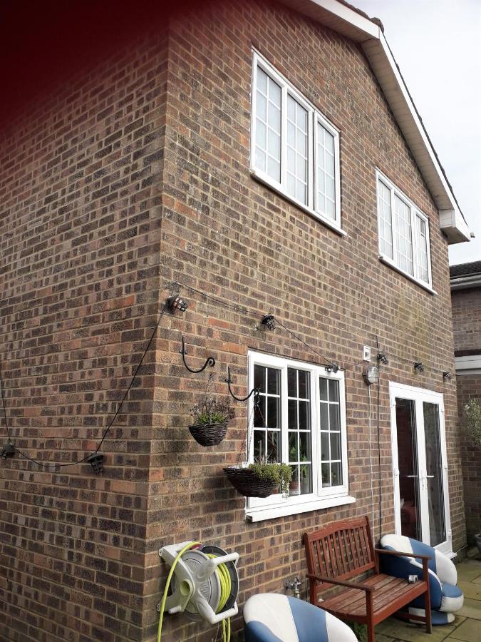 Home From Home Single Or Double Room Netflix Or Virgin Tv Wifi & Free Parking Poole Exterior foto